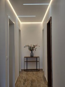 Indirekte LED-Deckenbeleuchtung mit Lichtvoute VIVI in...